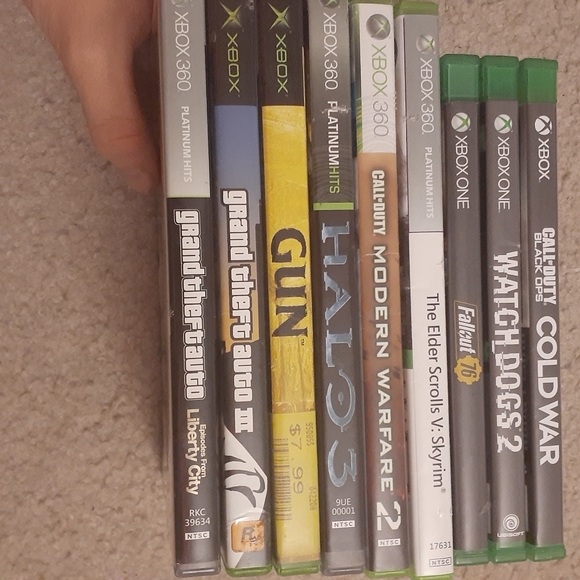 XBOX ONE + 3 CONTORLLERS + GAMES + KINECT full set all cords included